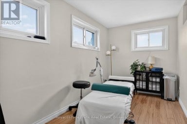 308 CHARLOTTE STREET Peterborough (Town Ward 3) Ontario photo 32