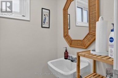 308 CHARLOTTE STREET Peterborough (Town Ward 3) Ontario photo 33
