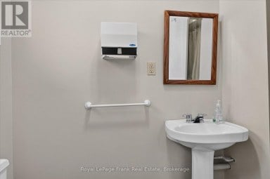 308 CHARLOTTE STREET Peterborough (Town Ward 3) Ontario photo 36