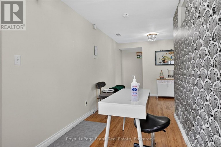 308 CHARLOTTE STREET, Peterborough (Town Ward 3), Ontario, K9J2V7