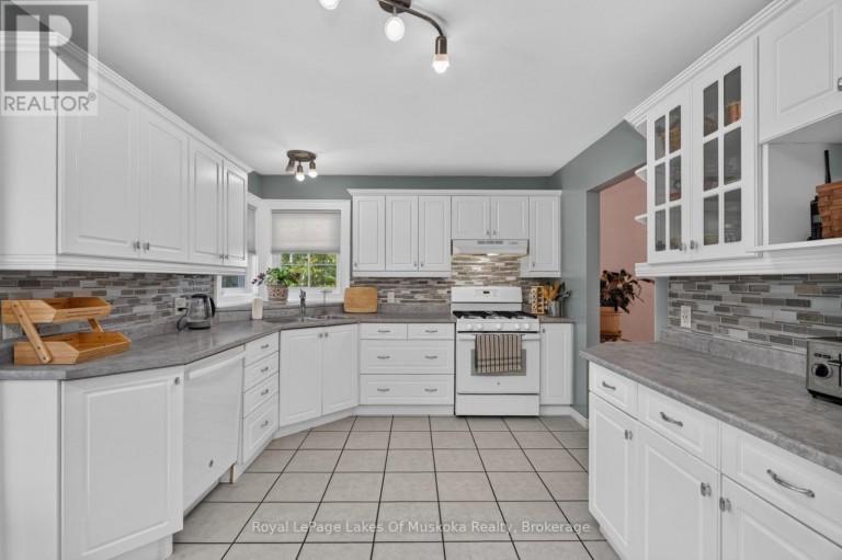 140 SIMPSON STREET, Burk's Falls, Ontario, P0A1C0