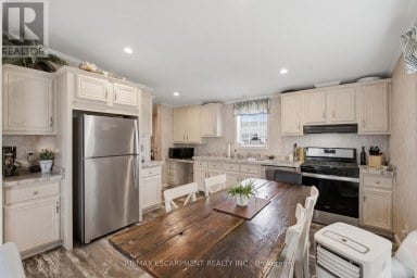 10 MARSH COVE Haldimand (Nanticoke) Ontario photo 8