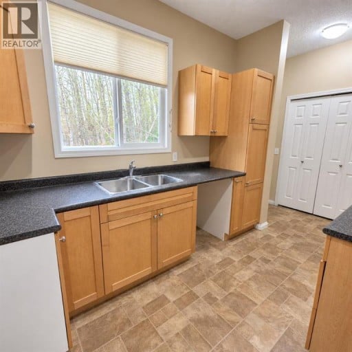 4, 624 41 Street, Edson, Alberta, T7E1A4