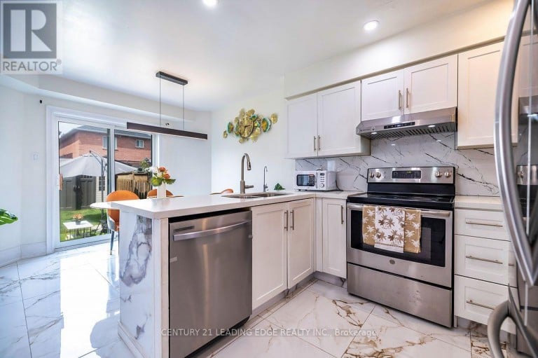 14 GUILDWOOD DRIVE, Clarington (Bowmanville), Ontario, L1C5E1