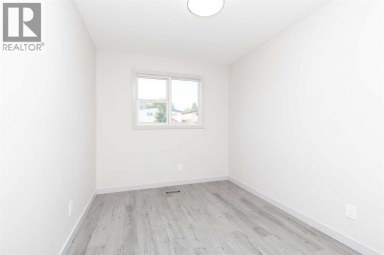 10 Cayuga Crescent W Lethbridge Alberta photo 15