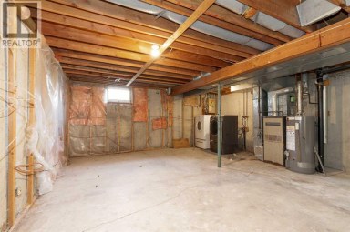 10 Cayuga Crescent W Lethbridge Alberta photo 17