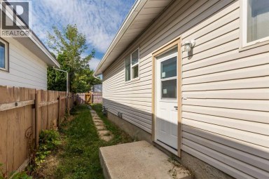 10 Cayuga Crescent W Lethbridge Alberta photo 22