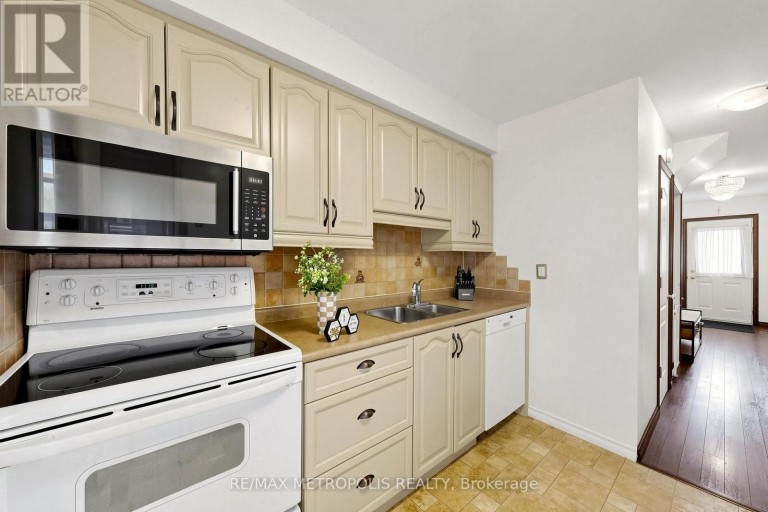 96 - 580 EYER DRIVE, Pickering (West Shore), Ontario, L1W3B7