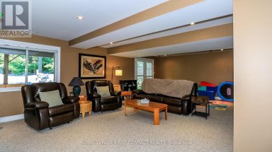 79 WHITE ELM ROAD Barrie (Holly) Ontario photo 18