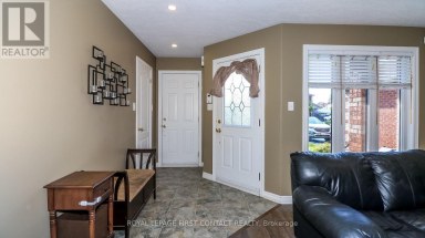 79 WHITE ELM ROAD Barrie (Holly) Ontario photo 4