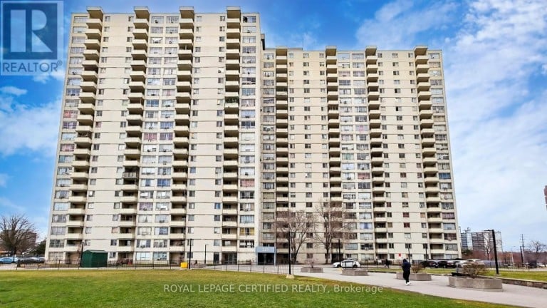 304 - 320 DIXON ROAD, Toronto (Kingsview Village-The Westway), Ontario, M9R1S8