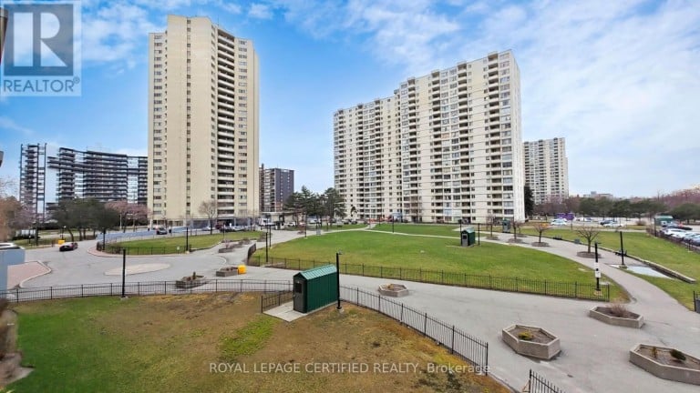 304 - 320 DIXON ROAD, Toronto (Kingsview Village-The Westway), Ontario, M9R1S8