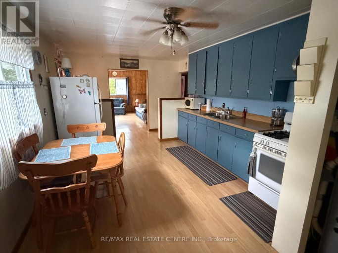 38 2ND AVENUE, South Algonquin, Ontario, K0J2M0