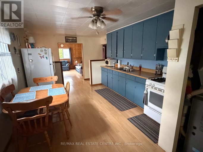 38 2ND AVENUE, South Algonquin, Ontario, K0J2M0