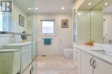 127 TOMLINSON CIRCLE Markham (Buttonville) Ontario photo 11