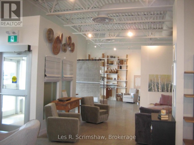 B - 825 FORT WILLIAM ROAD, Thunder Bay (Inner-City Industrial), Ontario, P7B3A4