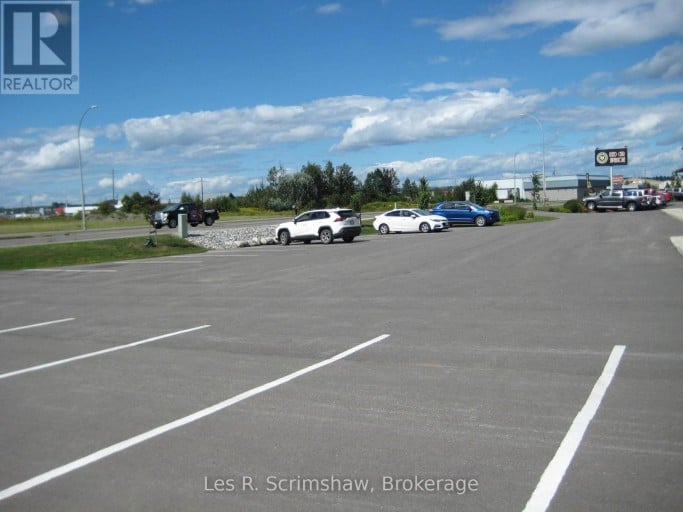 B - 825 FORT WILLIAM ROAD, Thunder Bay (Inner-City Industrial), Ontario, P7B3A4