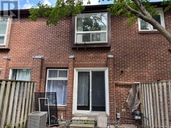 16 - 72 DUSAY PLACE Toronto (L'Amoreaux) Ontario photo 2