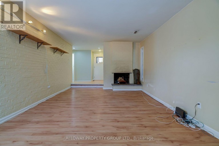 32 REESORVILLE ROAD, Markham (Markham Village), Ontario, L3P3L2