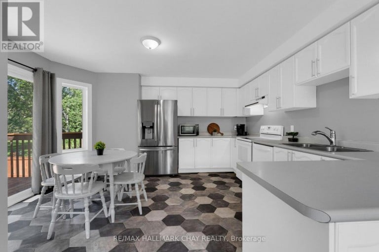5 HARBOUR CRESCENT, Wasaga Beach, Ontario, L9Z1G4