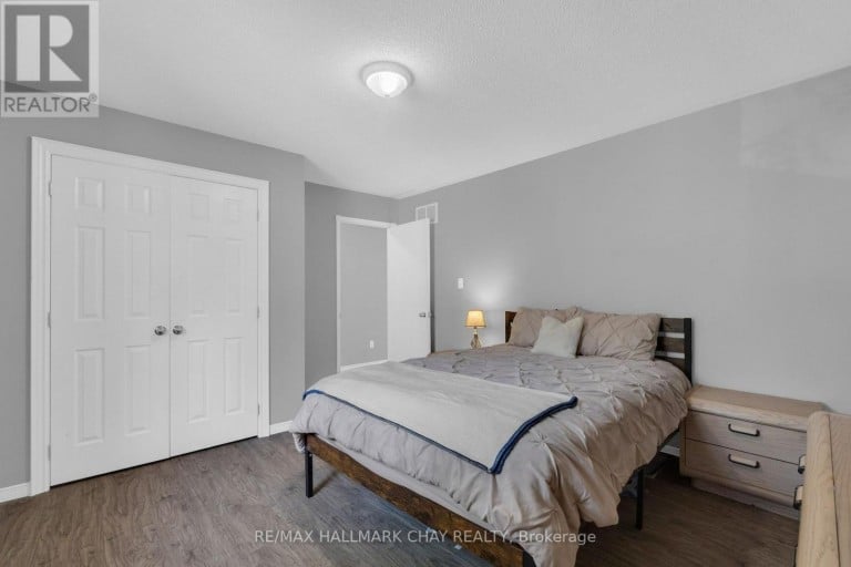 5 HARBOUR CRESCENT, Wasaga Beach, Ontario, L9Z1G4