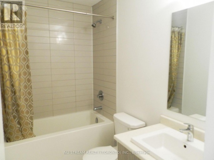 208 HARDING PARK STREET, Newmarket (Glenway Estates), Ontario, L3Y0E3