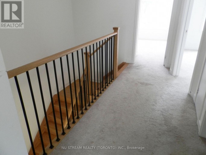 208 HARDING PARK STREET, Newmarket (Glenway Estates), Ontario, L3Y0E3