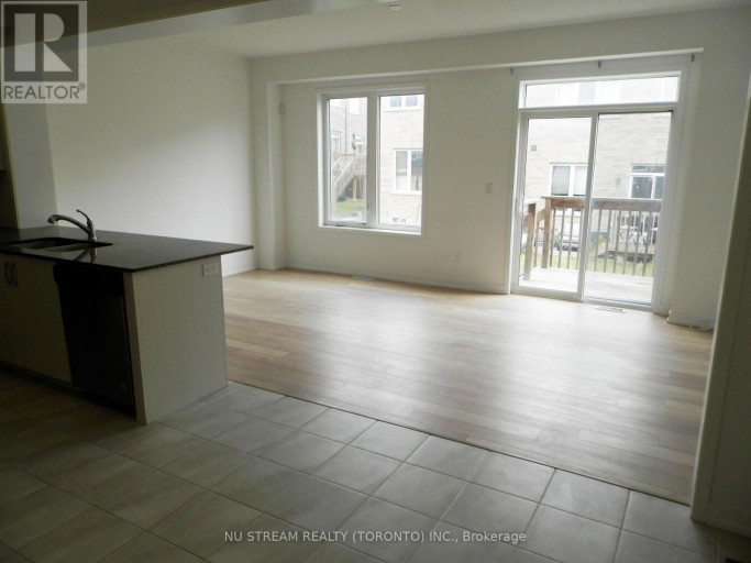208 HARDING PARK STREET, Newmarket (Glenway Estates), Ontario, L3Y0E3