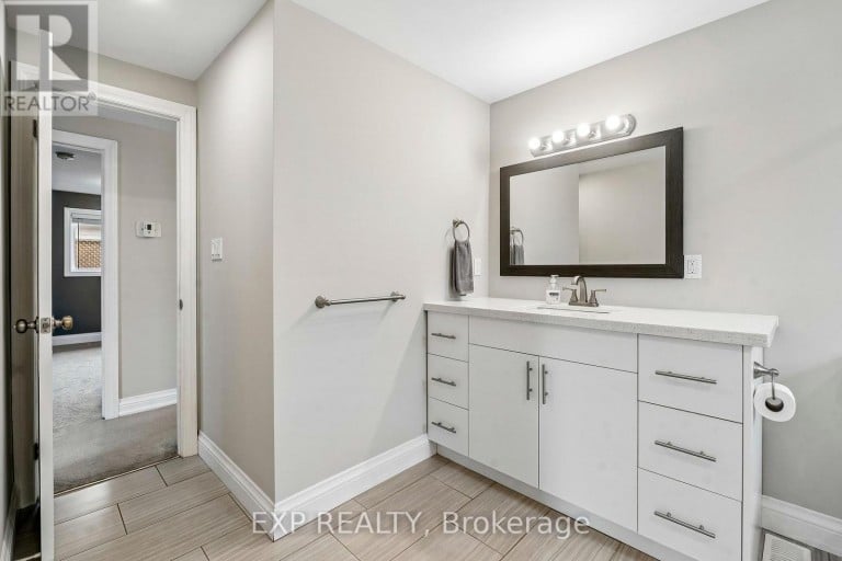 138 LILLIAN CRESCENT, Barrie (Sunnidale), Ontario, L4N5X5