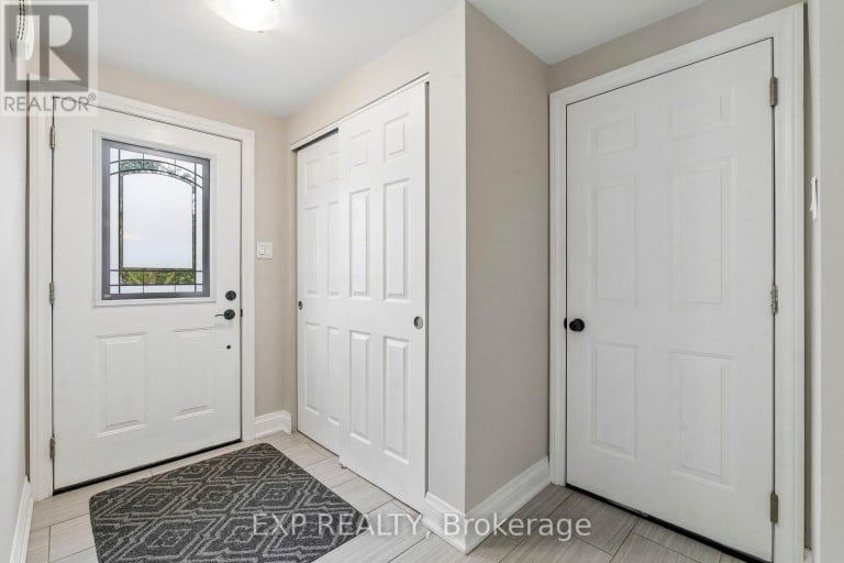 138 LILLIAN CRESCENT, Barrie (Sunnidale), Ontario, L4N5X5