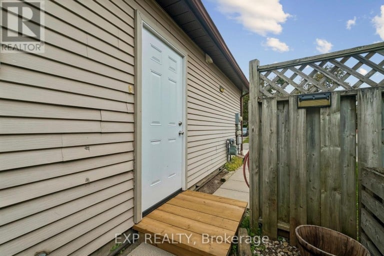 138 LILLIAN CRESCENT, Barrie (Sunnidale), Ontario, L4N5X5
