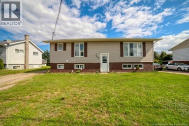 838 Helen Street Bathurst New Brunswick photo 2