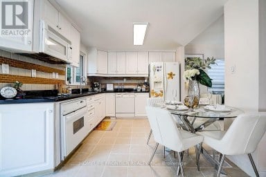 99 HARLANDALE AVENUE Toronto (Lansing-Westgate) Ontario photo 11