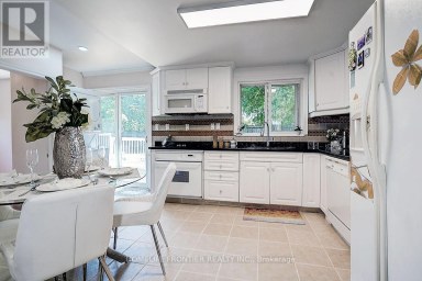99 HARLANDALE AVENUE Toronto (Lansing-Westgate) Ontario photo 12