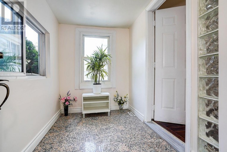 99 HARLANDALE AVENUE, Toronto (Lansing-Westgate), Ontario, M2N1P2