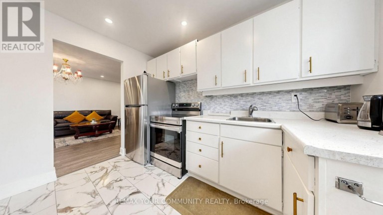 59 DAVIS ROAD, Aurora (Aurora Highlands), Ontario, L4G2B4