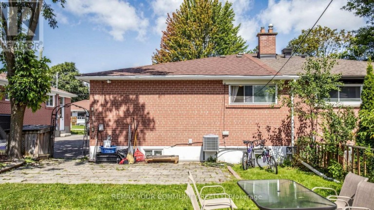 59 DAVIS ROAD, Aurora (Aurora Highlands), Ontario, L4G2B4