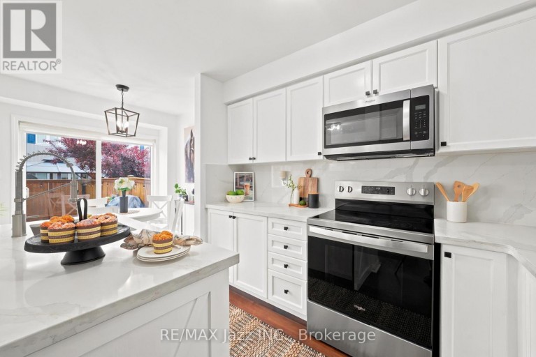 15 FARMSTEAD DRIVE, Clarington (Bowmanville), Ontario, L1C0K9