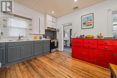 2 QUEEN STREET Prince Edward County (Picton Ward) Ontario photo 16