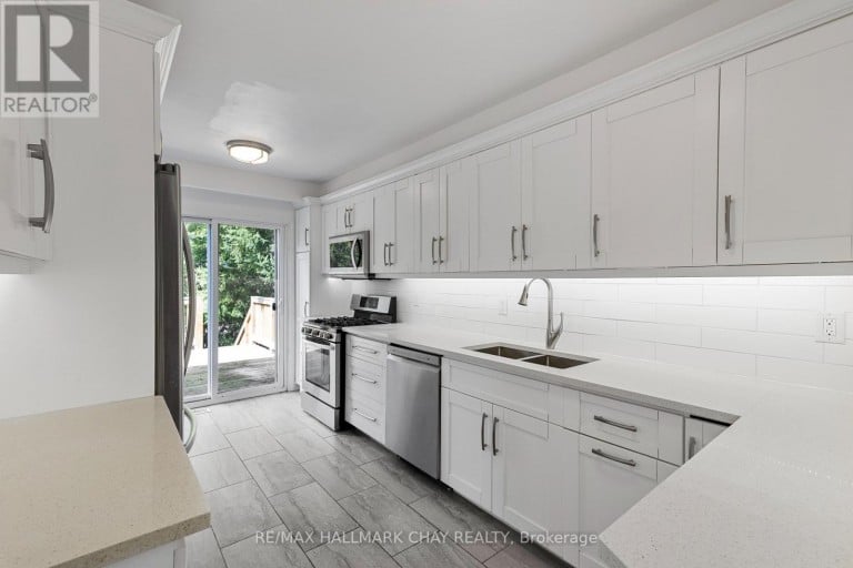 492 BRITANNIA AVENUE, Bradford West Gwillimbury (Bradford), Ontario, L3Z1A7