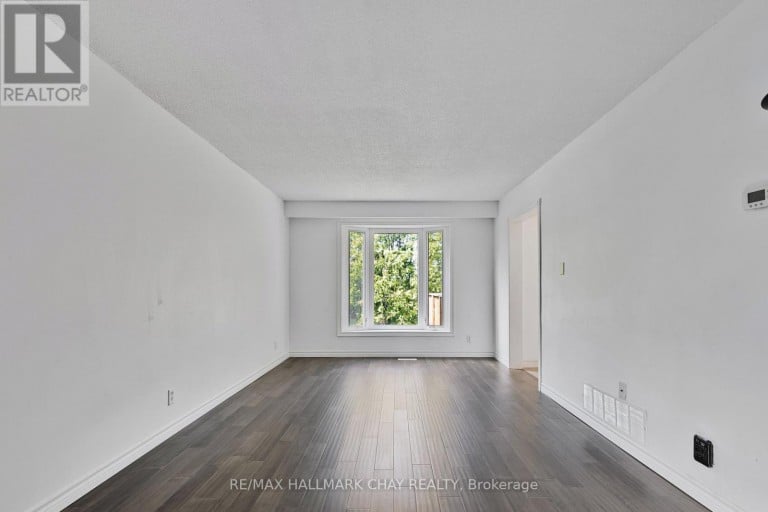 492 BRITANNIA AVENUE, Bradford West Gwillimbury (Bradford), Ontario, L3Z1A7