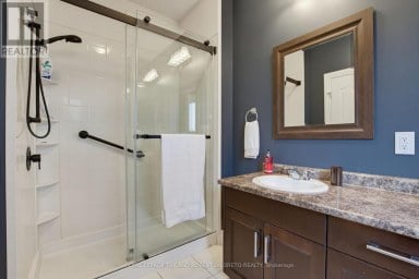 3402 CRANE AVENUE London South (South V) Ontario photo 20