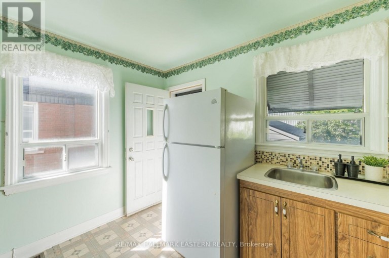51 EPHGRAVE BOULEVARD, Peterborough (Otonabee Ward 1), Ontario, K9J4G1