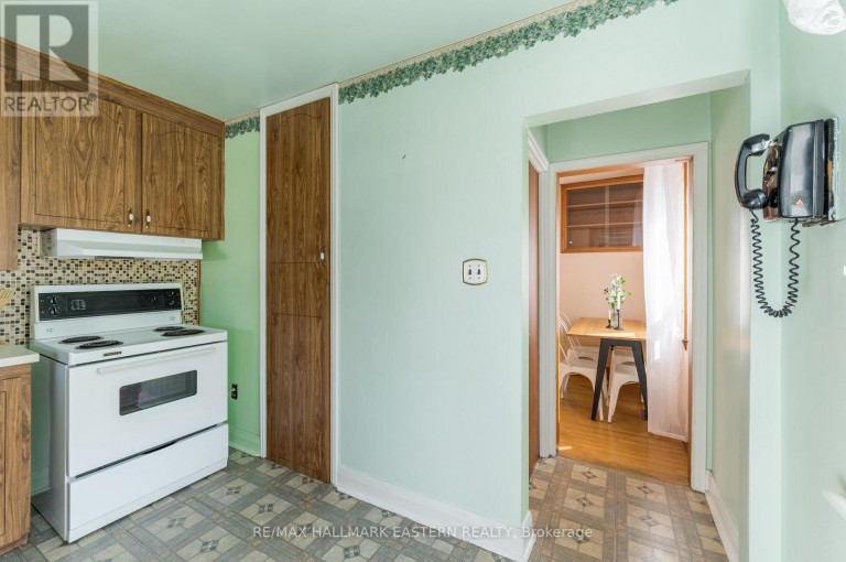 51 EPHGRAVE BOULEVARD, Peterborough (Otonabee Ward 1), Ontario, K9J4G1