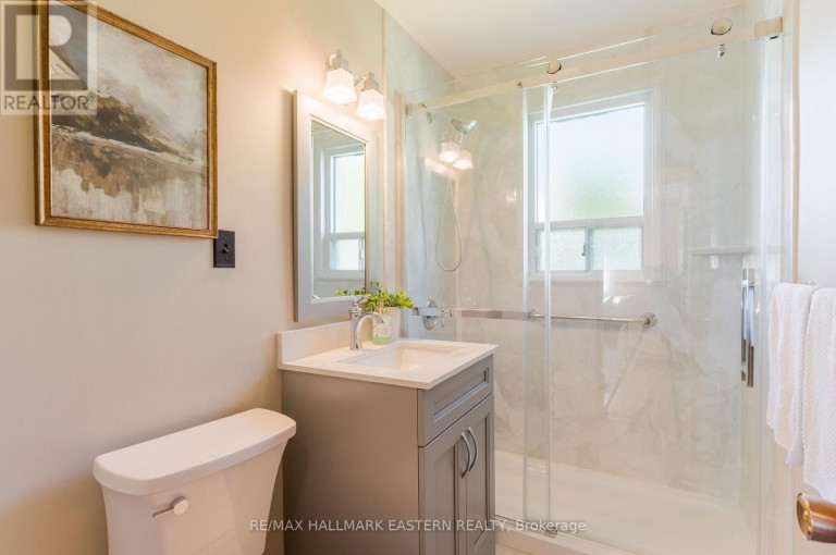 51 EPHGRAVE BOULEVARD, Peterborough (Otonabee Ward 1), Ontario, K9J4G1