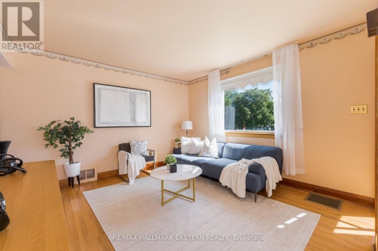 51 EPHGRAVE BOULEVARD, Peterborough (Otonabee Ward 1), Ontario, K9J4G1