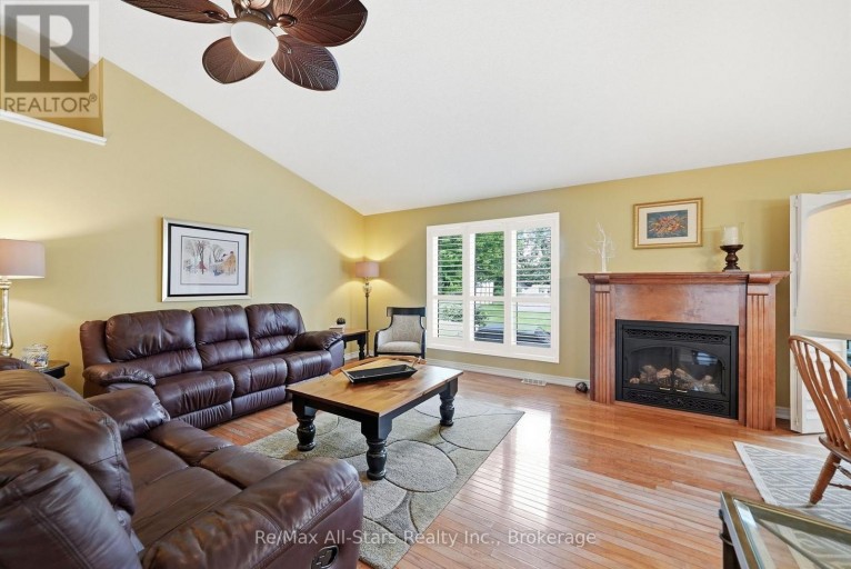 22 HALLETT CRESCENT, Kawartha Lakes (Mariposa), Ontario, K0M2C0