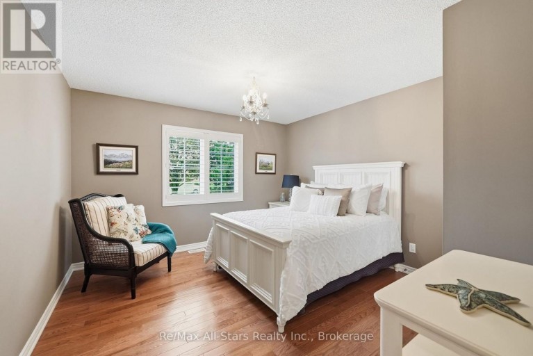 22 HALLETT CRESCENT, Kawartha Lakes (Mariposa), Ontario, K0M2C0