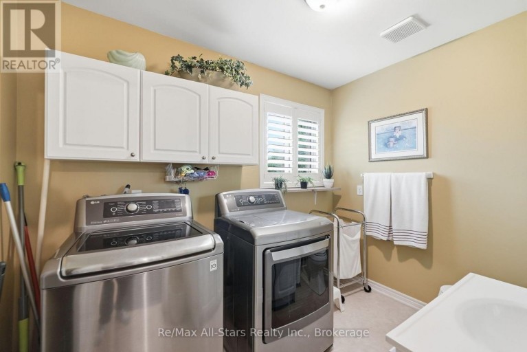 22 HALLETT CRESCENT, Kawartha Lakes (Mariposa), Ontario, K0M2C0