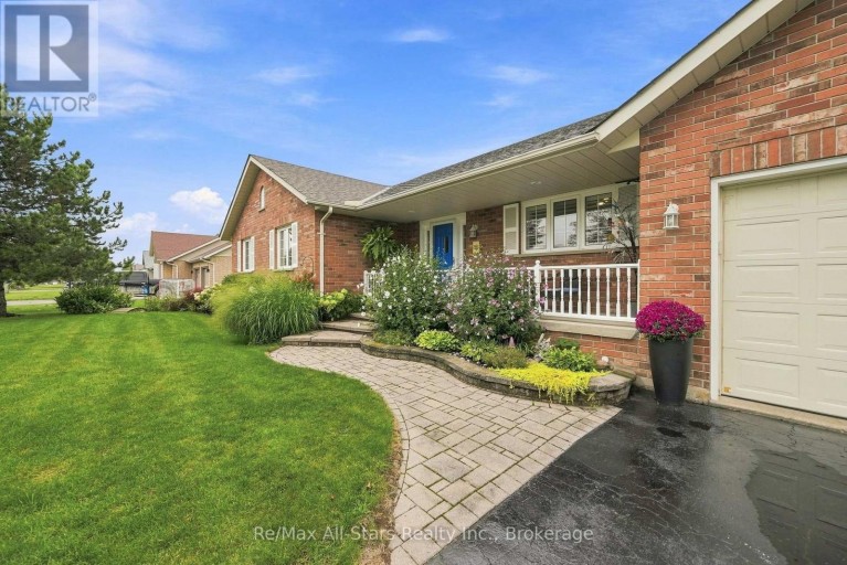 22 HALLETT CRESCENT, Kawartha Lakes (Mariposa), Ontario, K0M2C0
